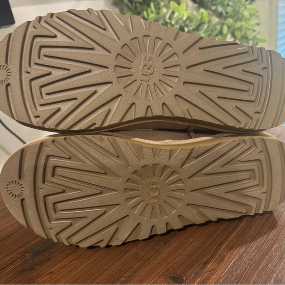 UGG Classic Mini II - Picture 4 of 6